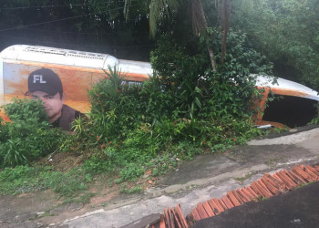Onibus da banda de Francis Lopes sofre acidente em São Paulo